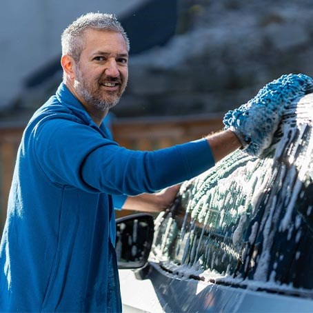 Spar penger med enkel bilpleie